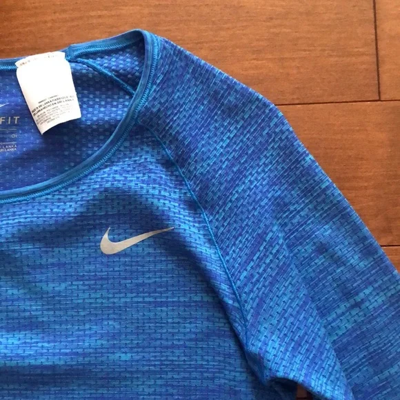 Nike tee - Picture 3 of 3